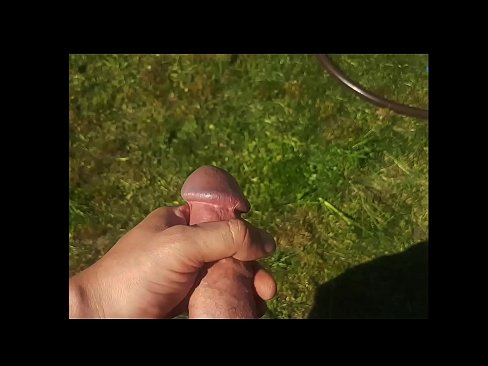 ❤️ گرم hottie پنهنجي گلابي pussy fucked حاصل ڪري ۽ هڪ اونهاري جي باغ ۾ squirt سان cums ❤️ معيار جنسي